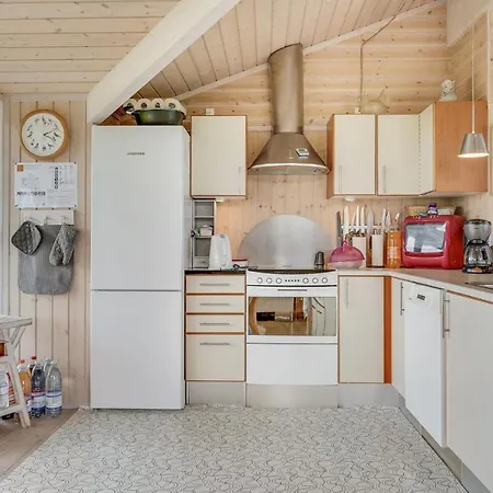 3 Bedroom Amazing In Rudkobing Holiday home Spodsbjerg
